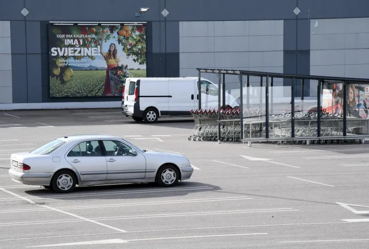 Kako protječe bojkot trgovina? Police pune, ali trgovine prazne