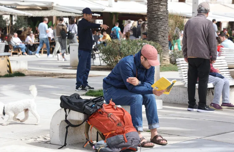 Ona je hrvatska Rihanna: Plijeni poglede očaravajućim make up lookovima i aktivno solira