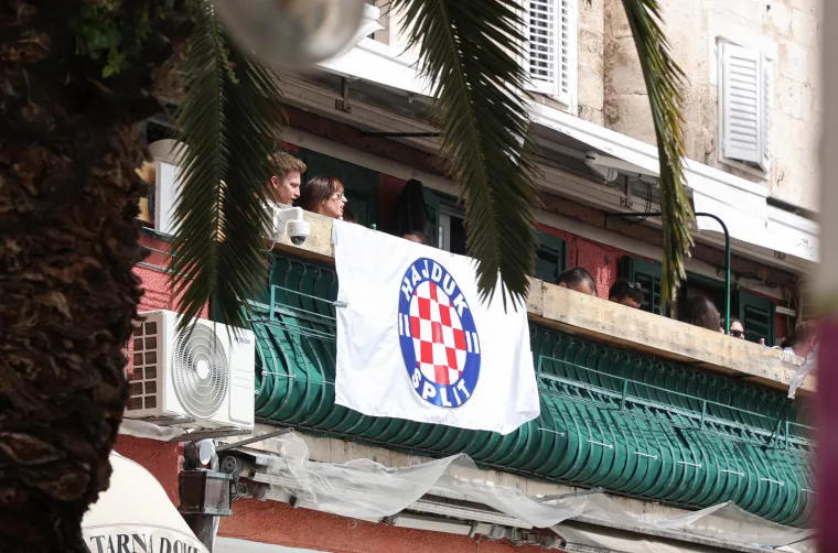 Ona je hrvatska Rihanna: Plijeni poglede očaravajućim make up lookovima i aktivno solira