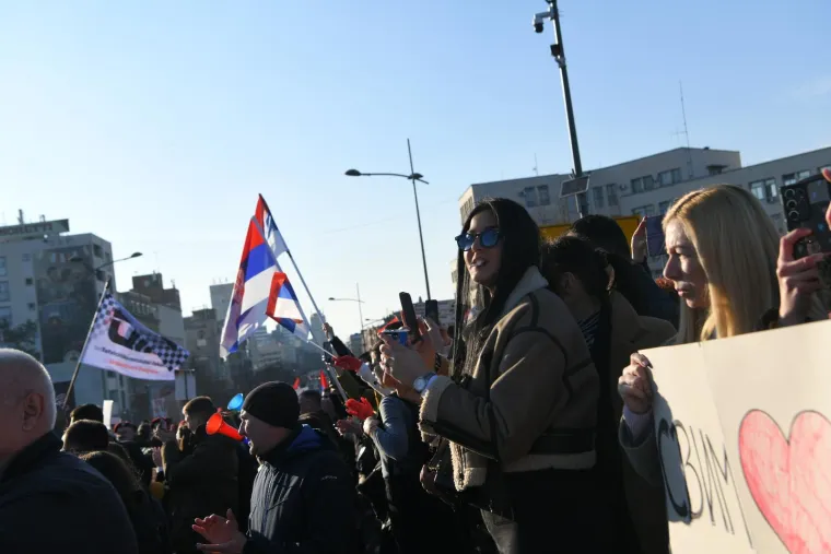 Studenti na ulicama Novog Sada, pogledajte koje su sve poruke poslali vladajućima