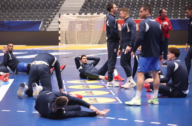 Rukometa&scaron;i trenirali u Oslu dan prije finala: Ludnica ispred dvorane, a pazite &scaron;to je izvodio Sigurdsson