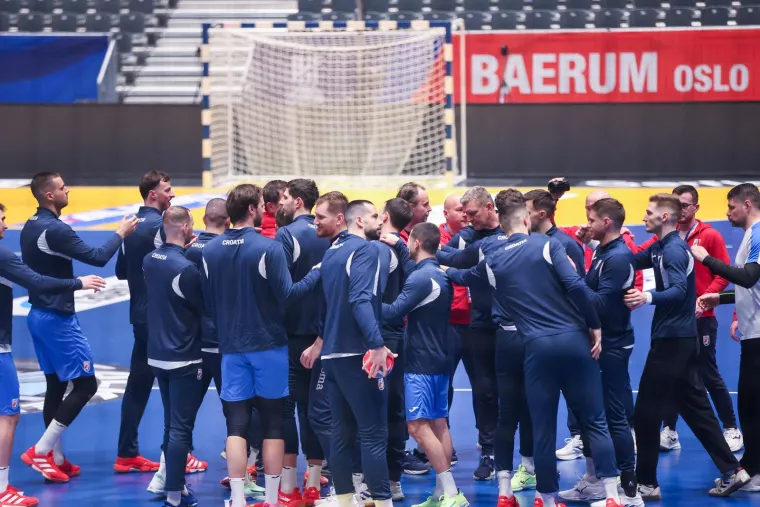 Rukometa&scaron;i trenirali u Oslu dan prije finala: Ludnica ispred dvorane, a pazite &scaron;to je izvodio Sigurdsson