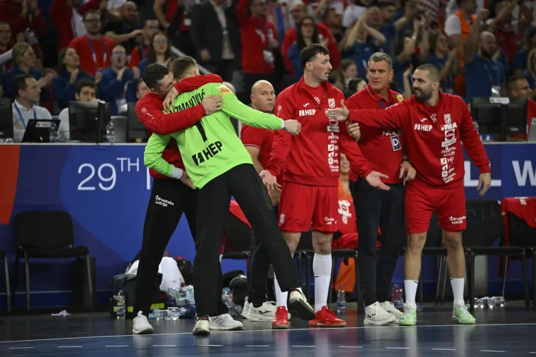 Rukometa&scaron;i trenirali u Oslu dan prije finala: Ludnica ispred dvorane, a pazite &scaron;to je izvodio Sigurdsson