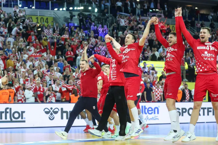 Rukometa&scaron;i trenirali u Oslu dan prije finala: Ludnica ispred dvorane, a pazite &scaron;to je izvodio Sigurdsson