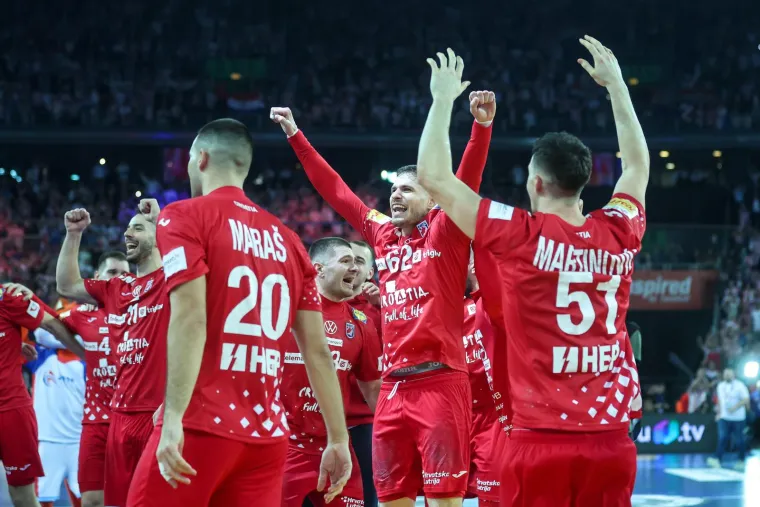 Rukometa&scaron;i trenirali u Oslu dan prije finala: Ludnica ispred dvorane, a pazite &scaron;to je izvodio Sigurdsson