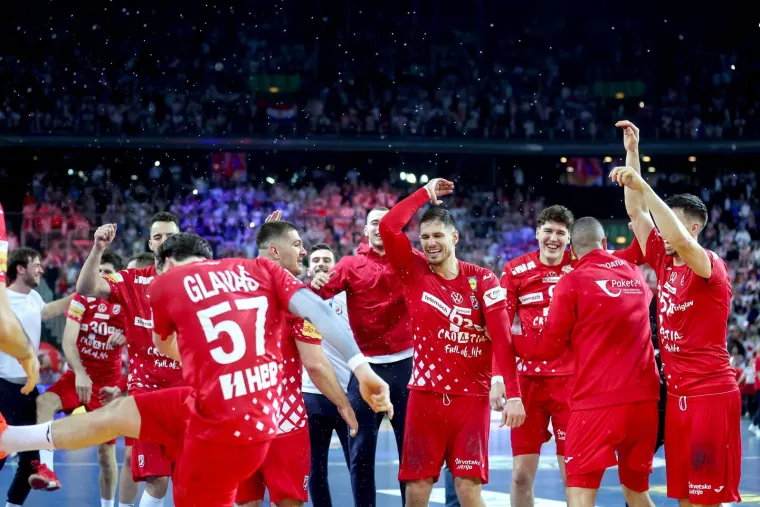 Rukometa&scaron;i trenirali u Oslu dan prije finala: Ludnica ispred dvorane, a pazite &scaron;to je izvodio Sigurdsson