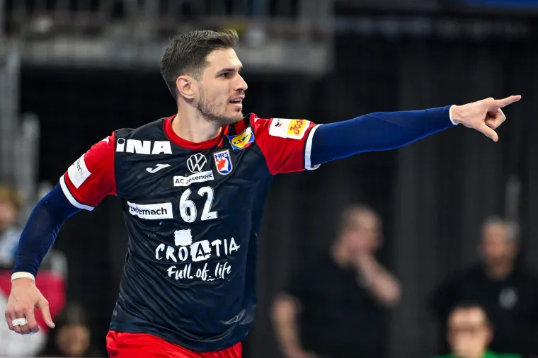 Marin Jelinić jedan je od najistaknutijih mladih rukometaša koji igraju za hrvatsku reprezentaciju. No, osim svojim talentom i predanošću, mnoge je osvojio šarmom i izgledom. 