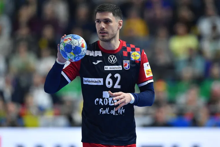 U ostatku galerije pogledajte neke od izdanja jednog od najzgodnijih hrvatskih rukometa&scaron;a!