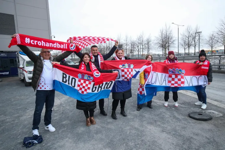 Pogledajte &scaron;to hrvatski navijači rade u Oslu: Jedna vijest u potpunosti ih je &scaron;okirala