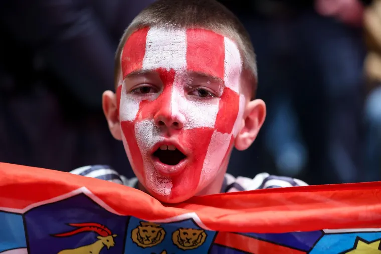 Obojana su lica i onih malo mlađih