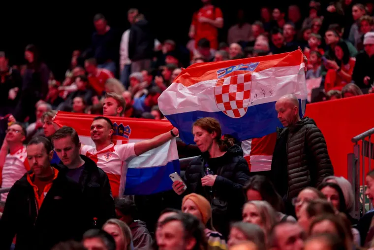 Hrvatske zastave viju se na svakom koraku