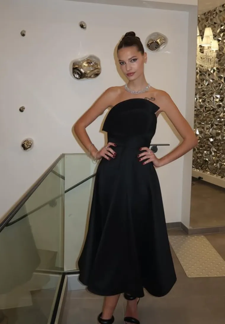 Također je bila zaštitno lice kampanja velikih modnih brendova kao što su Ralph Lauren, Blumarine, Salvatore Ferragamo, Valentino, Zara, Lanvin i Miu Miu.