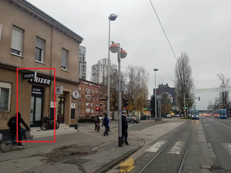 Nekretnina na Savskoj cesti 147 u Zagrebu povr&scaron;ine je 16,54 kvadrata. Riječ je o nekretnini u prizemlju ulične zgrade, početna mjesečna neto zakupnina iznosi 138,94 eura, a jamčevina iznosi 416,82  eura.