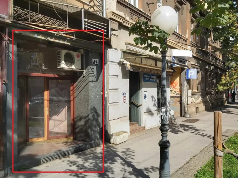 Nekretnina u Vla&scaron;koj 75B u Zagrebu povr&scaron;ine je 22,00 kvadrata. Riječ je o nekretnini u prizemlju ulične zgrade, početna mjesečna neto zakupnina iznosi 239,80 eura, a jamčevina iznosi 719,40 eura.