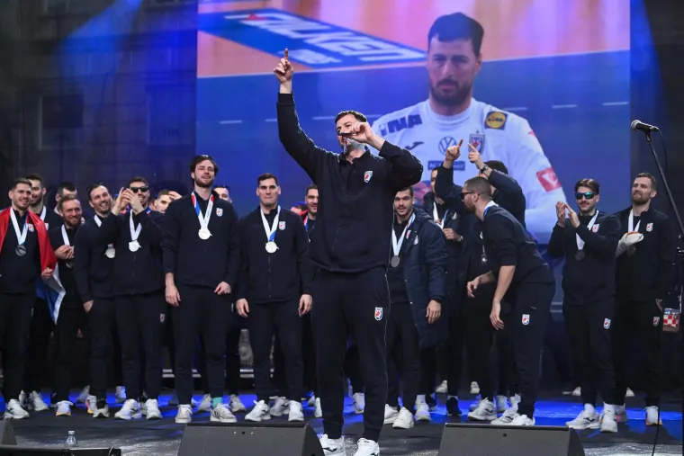 Bio je to oproštaj jednog od najvećih, Domagoja Duvnjaka. &apos;Bez ovih navijača Hrvatska ne bi ušla u finale&apos;, poručio je kapetan