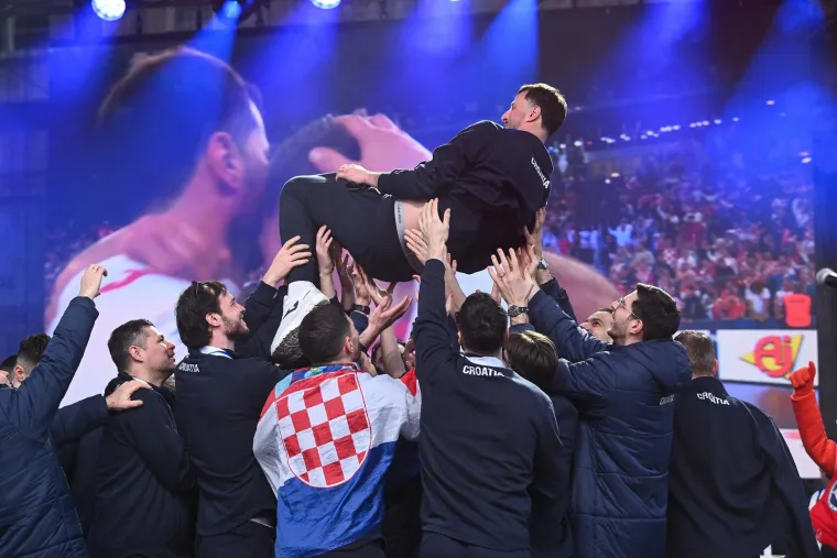 Uhvatili su rukometaši svoga kapetana.