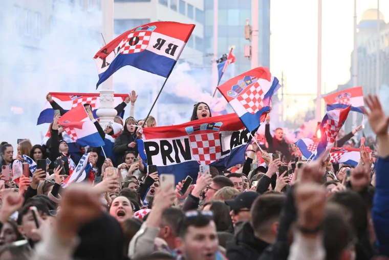 Vijorile su se hrvatske zastave iz svih krajeva svijeta
