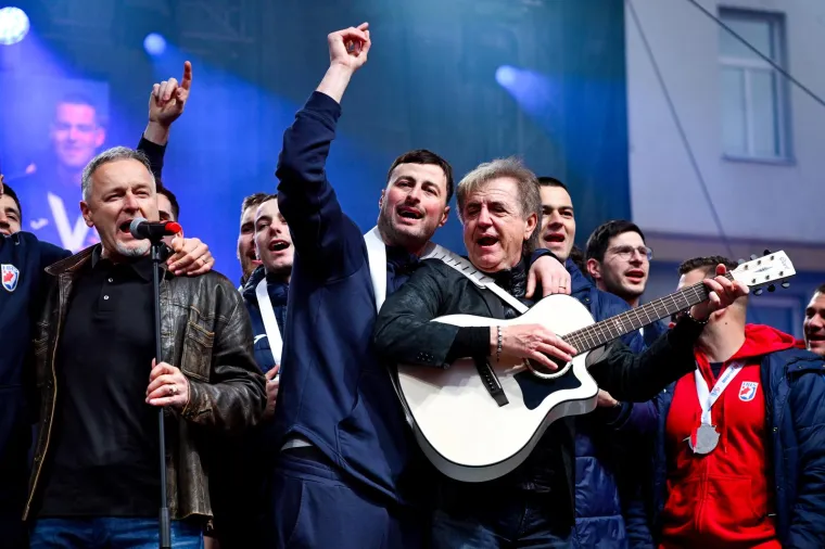 S njim u glas su zapjevali i naši reprezentativci.