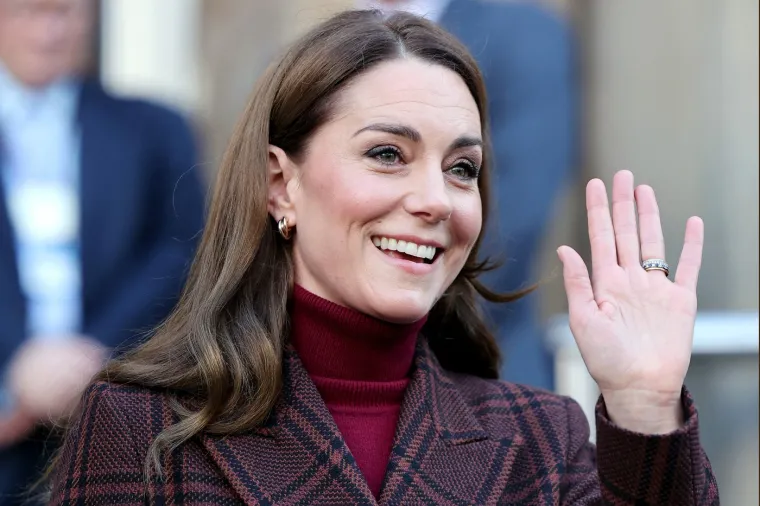 Zahvalila je svima koji su joj pružili podršku tijekom liječenja, posebice svom suprugu, princu Williamu. Kate se početkom studenog prošle godine vratila na kraljevske dužnosti nakon završetka kemoterapija.