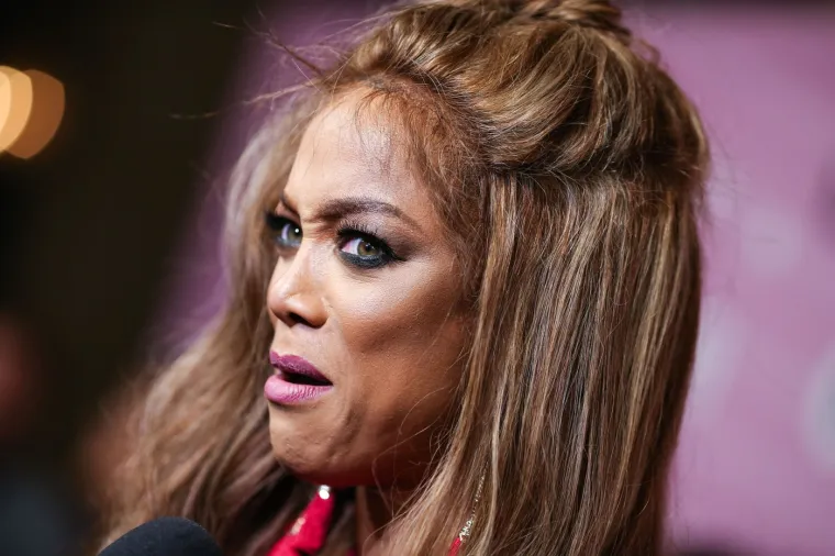 Nakon što je stekla svjetsku slavu kao model, Tyra Banks okrenula je svoju karijeru u novom smjeru i postala uspješna televizijska producentica. Jedan od njezinih najpoznatijih projekata bio je reality show America&apos;s Next Top Model, koji je počeo 2003. godine i brzo stekao ogroman uspjeh. 