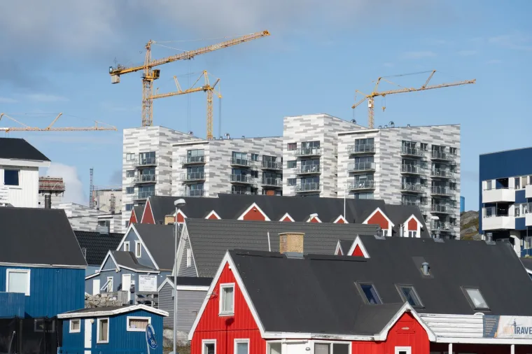 S otvaranjem novog aerodroma, turistički sektor doživio je značajan rast, pa je grad počeo razvijati infrastrukturu za prihvat posjetitelja, uključujući nove hotele i turističke sadržaje.