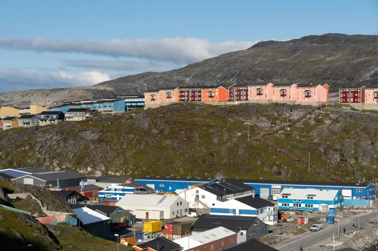 Zanimljivo, Nuuk je dom Sveučili&scaron;ta Grenland, jedinog sveučili&scaron;ta u zemlji, dok kulturni centar Katuaq predstavlja sredi&scaron;te umjetničkog života. Grenlandski nacionalni muzej, pak, čuva bogatu povijesnu i kulturnu ba&scaron;tinu.