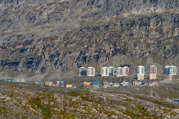 Kao glavni grad najrjeđe naseljene zemlje na svijetu, Nuuk predstavlja fascinantan spoj tradicionalne inuitske kulture i modernog urbanog života te je postao simbol transformacije Grenlanda u 21. stoljeću.