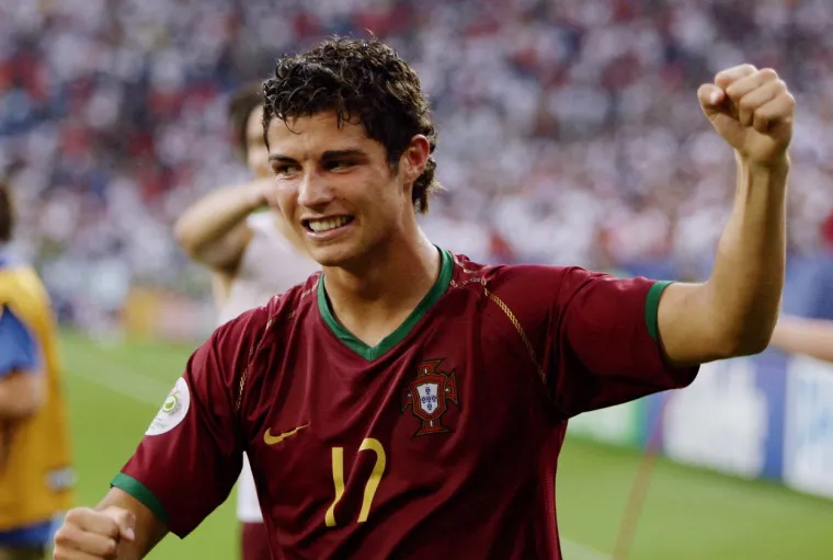 Osim estetskih operacija, Ronaldo je poznat po tome što redovito koristi kozmetičke tretmane kako bi održao mladolikost. U intervjuima je spomenuo korištenje botoksa i drugih tretmana koji služe za smanjenje bora i poboljšanje kvalitete kože. Osim toga, njemu su često pripisivane i tretmane poput dermalnih filera koji mu omogućuju da zadrži svježiji izgled lica bez vidljivih znakova starenja.