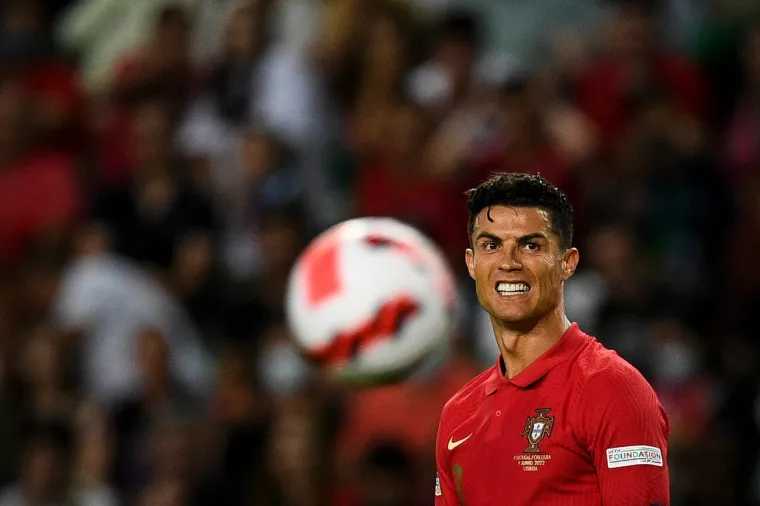 Ni Ronaldo nije zaobišao kirurge: Evo kako je nogometna legenda izgledala prije operacija