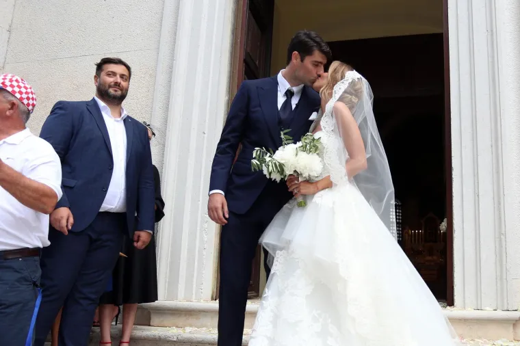 Proslavi su prisustvovali njihovi najbliži prijatelji, obitelj i kolege, a među glazbenim gostima bio je i Tony Cetinski, koji je svojom izvedbom dodatno uljepšao slavlje.