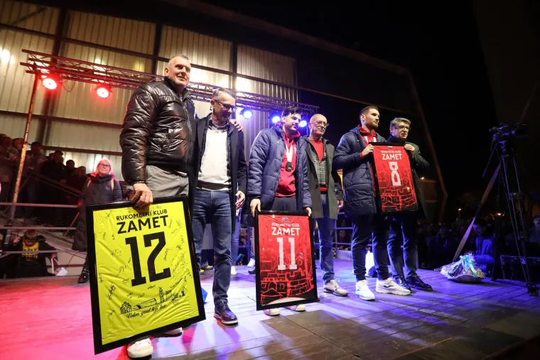 Srebrni su rukometaši dobili poklone svojeg bivšeg kluba, Zameta