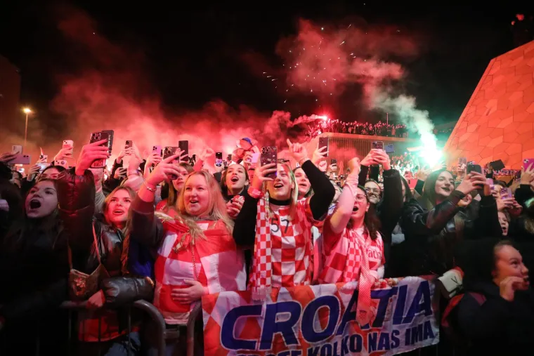 Riječanke imale poruku za Glavaša, a u Mostaru se Karačiću priključili neočekivani gosti