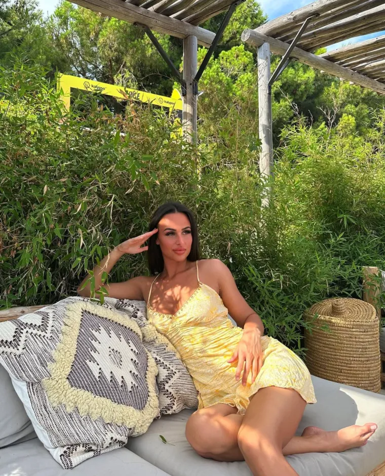 Mia Mi&scaron;kulin nedavno je za RTL.hr otkrila vi&scaron;e o sebi, da je dosad bila u tek jednoj ljubavnoj vezi. ''Dosta sam naučila iz toga i sad sam spremna za novu ljubav, a volim romantiku'', otkrila je.  