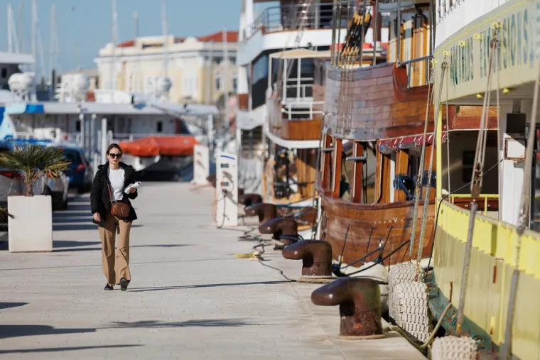 Zadranka u centru pažnje: Elegantna &scaron;etnja u upečatljivoj leopard haljini