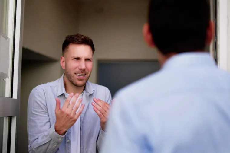 12. &quot;Većina ljudi koje poznajete, nekako su u zbrci. Ljudi postaju manje fleksibilni i odlučniji u svojim postupcima kako stare. Ako radite na sebi, postat ćete divna osoba. Ali ne možete kontrolirati druge, stoga znajte da će vam neki ljudi, uključujući i one do kojih vam je stalo, pogriješiti u nekom trenutku života. Trebali biste znati kada prekinuti veze, a kada ljudima dati drugu šansu.&quot;