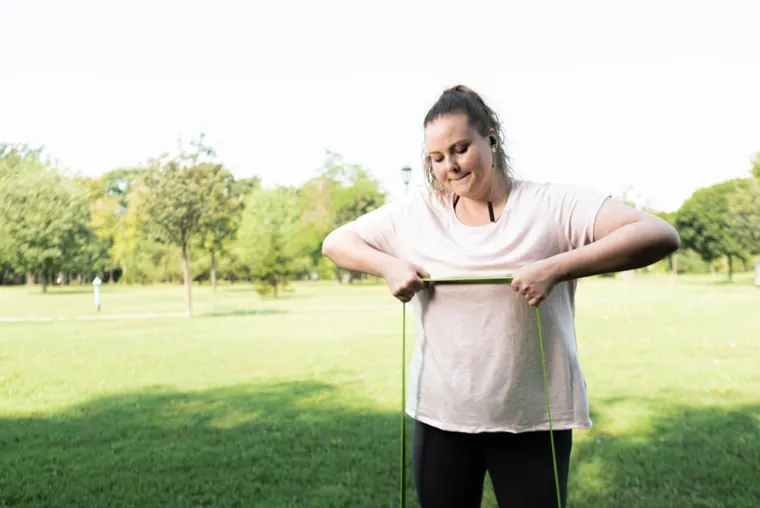 13. "Budite ljubazni prema svojim zglobovima! Vježbajte redovito! Ozbiljno, počnite s tom rutinom sada! U 40-ima sam i poku&scaron;avam vježbati, ali zglobovi mi ne dopu&scaron;taju. Isto je sa zdravom prehranom. Ne mislim da samo jedete zelenjavu, već da jedete redovito (doručak, ručak, večeru) i jedete zdravu hranu. To uključuje mliječne proizvode i meso u umjerenim količinama."