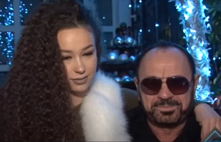 Osim po glazbenom talentu, Elena je poznata i po svojoj fizičkoj transformaciji. 