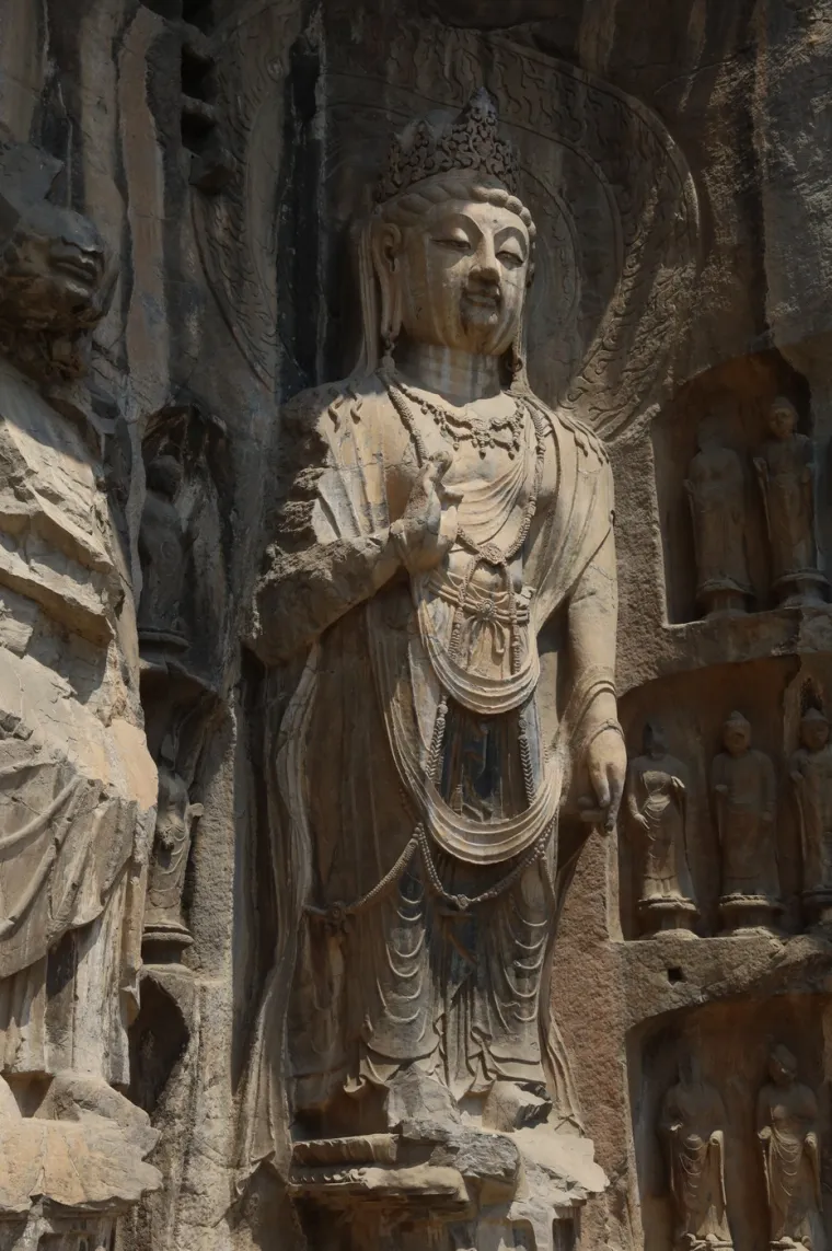Neke legende, također, kažu da je Buddha došao s prosvjetljenijeg mjesta u svemiru kako bi nam pokazao put za postizanje svjetlosnog tijela, a tu tajnu, navodno, krije njegov šesti prst.