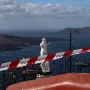 Izvanredno stanje ostat će na snazi do 3. ožujka kako bi se omogućilo učinkovito upravljanje krizom i sanacija štete, priopćile su nadležne vlasti. Do sada je otok napustilo više od 11.000 ljudi – oko 7000 trajektima, dok je 4000 evakuirano zračnim putem.