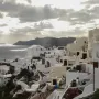 Trenutno su loši vremenski uvjeti dodatno otežali promet između Santorinija i atenske luke Pirej, a očekuje se da će nepovoljne prilike potrajati još nekoliko dana.