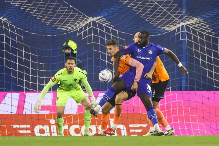 Zajec kao da su mu 'potonule sve lađe', Cannavaro luduje, a ekipa u loži privukla veliku pažnju