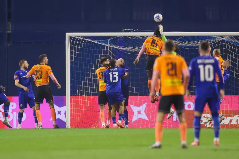 Zajec kao da su mu 'potonule sve lađe', Cannavaro luduje, a ekipa u loži privukla veliku pažnju