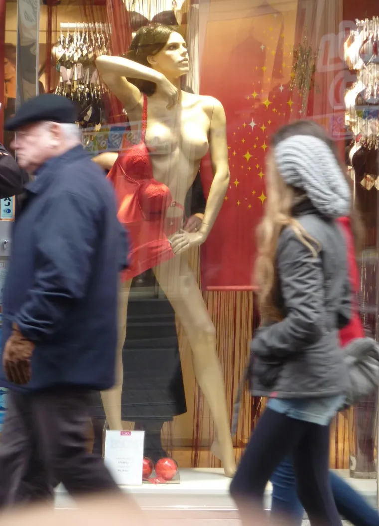 &Scaron;ećemo pored njih konstantno, ali primjećujemo li ih? Ovo su najbizarnije lutke iz izloga