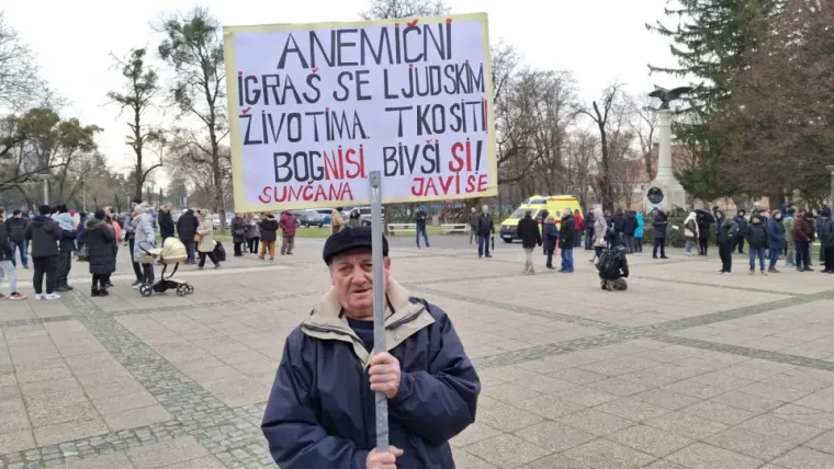 U Međimurju se opet prosvjeduje: Prepun trg traži smjenu ravnatelja bolnice, podržali ih političari
