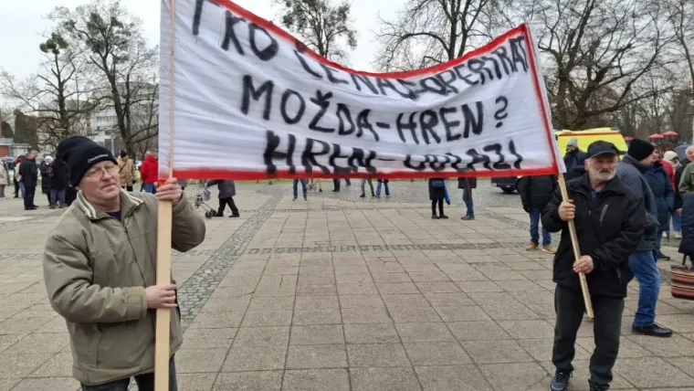 U Međimurju se opet prosvjeduje: Prepun trg traži smjenu ravnatelja bolnice, podržali ih političari