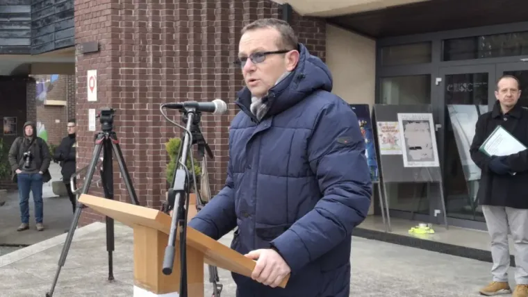 U Međimurju se opet prosvjeduje: Prepun trg traži smjenu ravnatelja bolnice, podržali ih političari