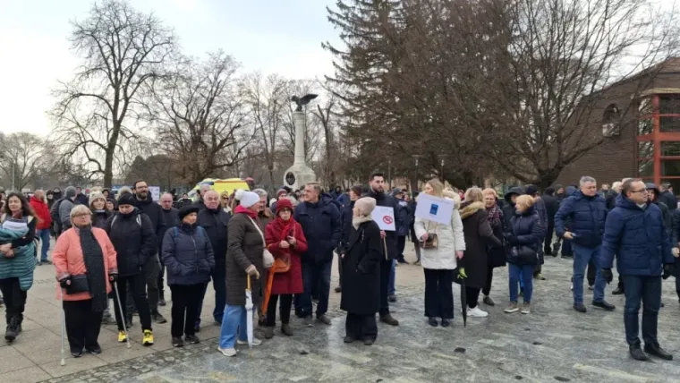 U Međimurju se opet prosvjeduje: Prepun trg traži smjenu ravnatelja bolnice, podržali ih političari