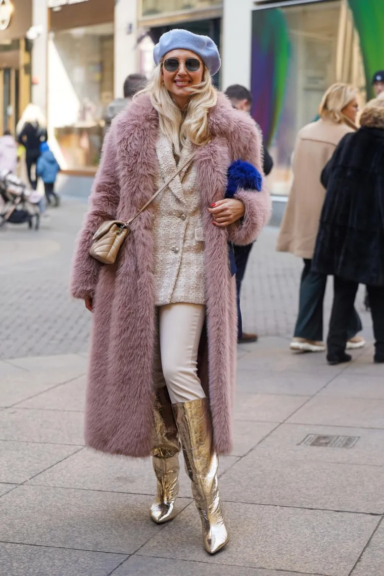 Pjevačica Irma Dragičević iza&scaron;la je zlatnim čizmama i prljavo roza bundi.