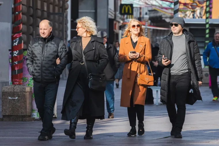Riječani prkose zimi - žuta boja preuzela grad! Sjajnim stajlingom podigli Korzo