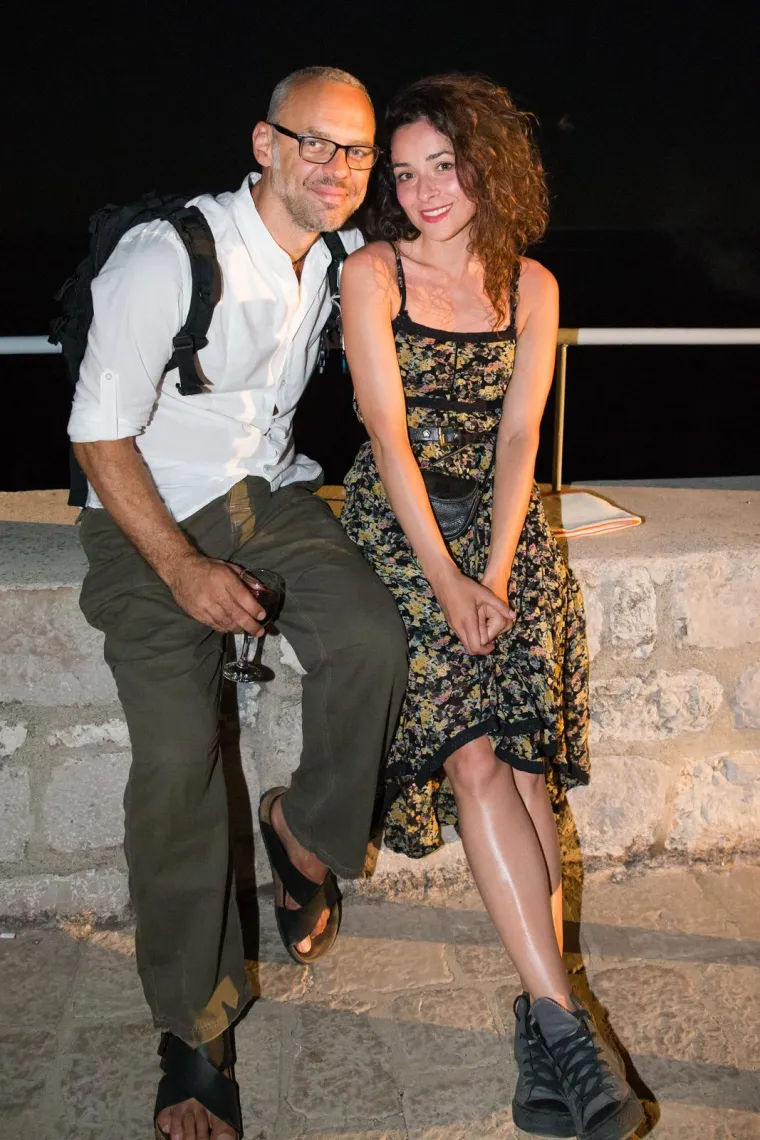 Alen Liverić ističe kako žene nikada ne procjenjuje prema izgledu, već vjeruje da pravi šarm dolazi iznutra. &quot;Što sam stariji, sve više shvaćam da nije sve u izgledu, nego u unutarnjem šarmu. Ljudi su slijepi. Srce je jedino koje vidi. Moj je izbor životom koračati srcem&quot;, rekao je jednom prilikom.